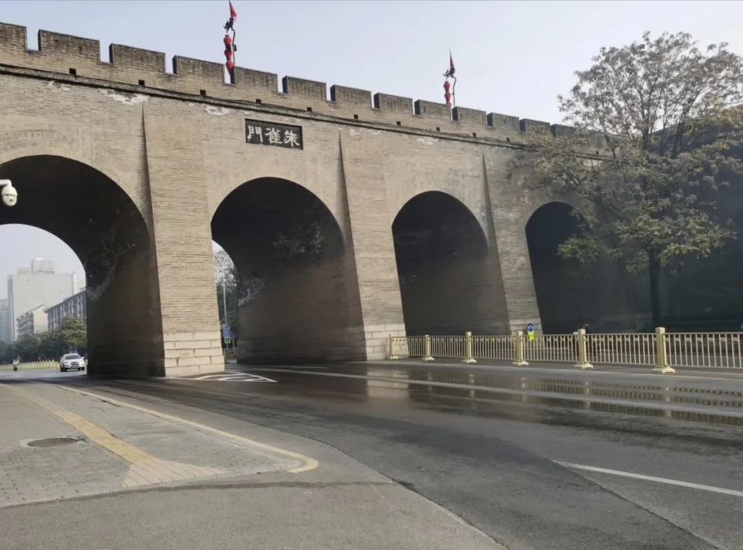 西安小南门早市寻味城墙根下的美食世界