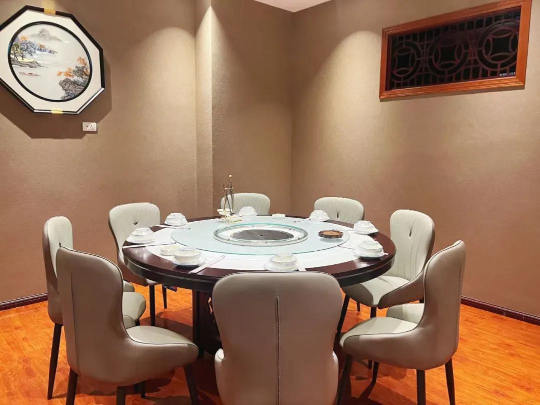 云南曲靖山珍鲜鸡火锅,原汁原味加配菜好吃极了,周末小聚享实惠!