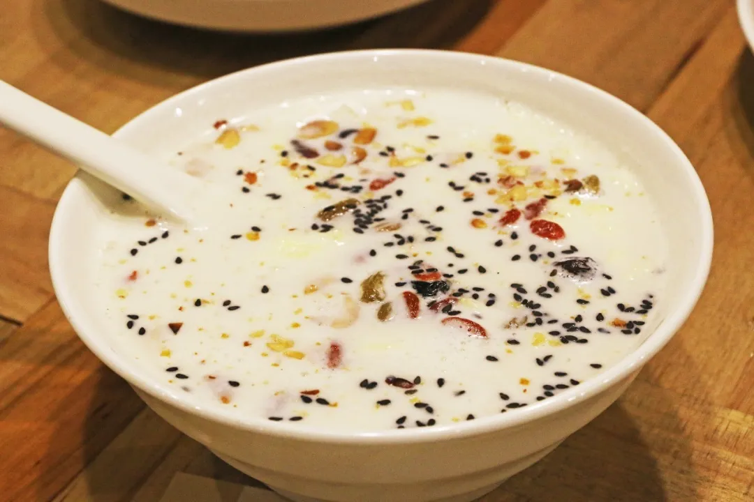 寒冬里吃热乎的醪糟甜米酒,当餐吃完让气血旺起来