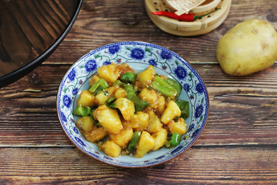 宝藏食材青椒，属于常见食材，水份含量高，附9道素食谱