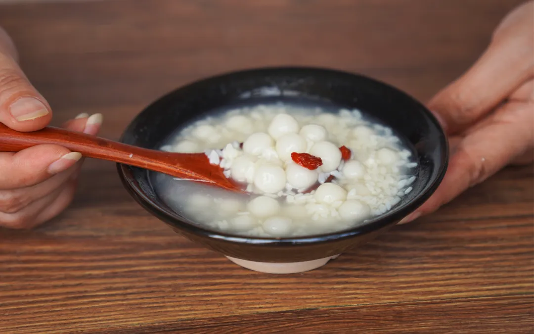 寒冬里吃热乎的醪糟甜米酒,当餐吃完让气血旺起来