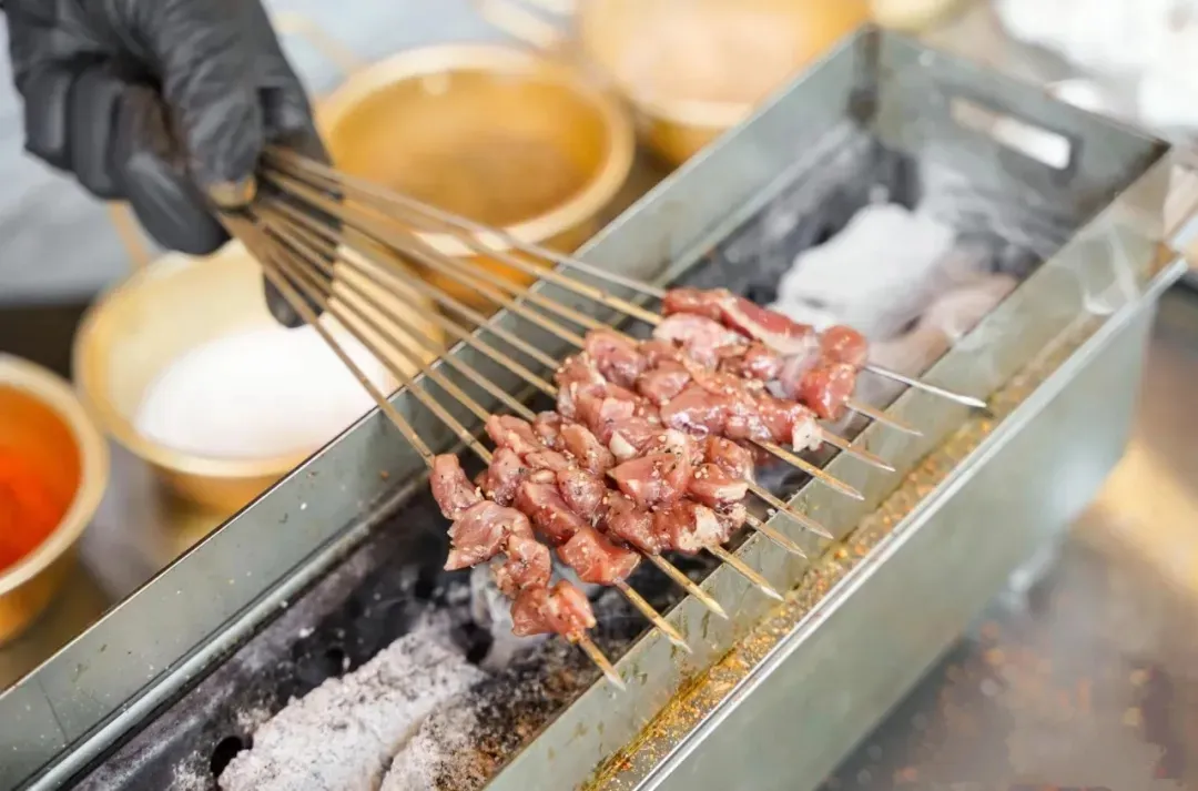 “半自助”餐饮风靡:先省钱再赚钱?