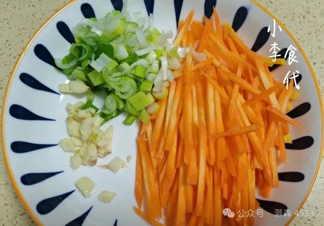 胡萝卜土豆丝,简单的食材做出自己喜欢的美食!