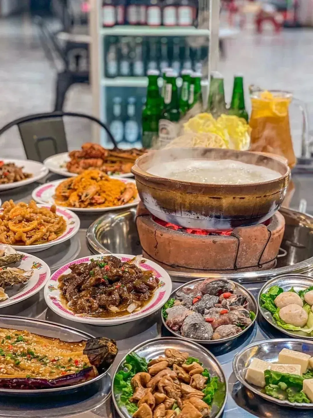 福建漳州三面环山，一面环海餐饮美食，吃不尽的山珍海味