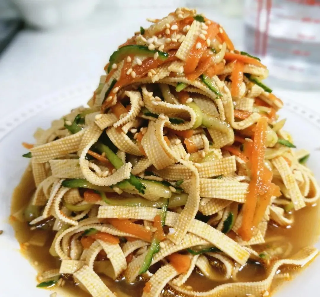 家人朋友下酒必备菜肴凉拌千张5分钟就能搞定，香辣美味又下饭