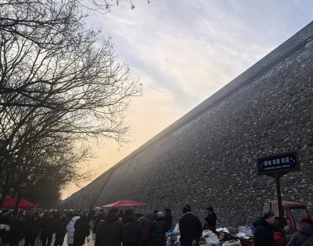 西安小南门早市寻味城墙根下的美食世界