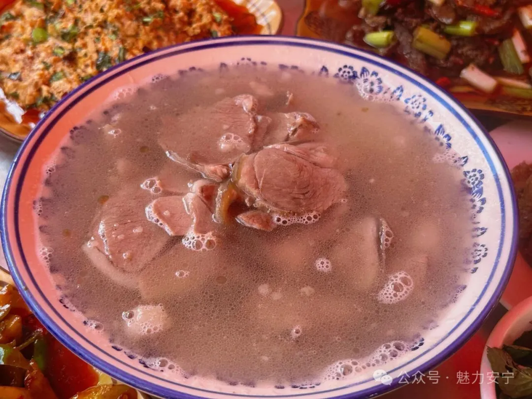 云南安宁八街老顺羊肉&撒拉兰州拉面,鲜到骨子里,馋到上头