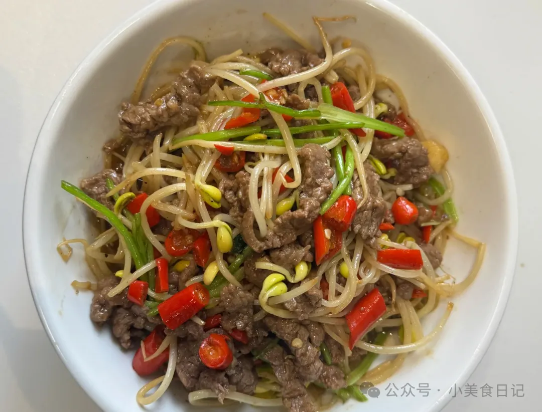 食材常见，做法简单，好吃又好上手的豆芽炒牛肉！