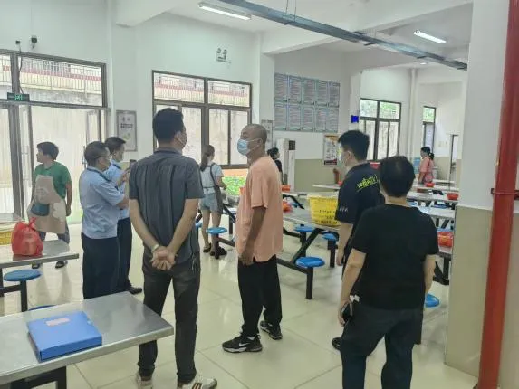 当餐食材可溯、监督透明、操作规范“五关”护航学子每一餐