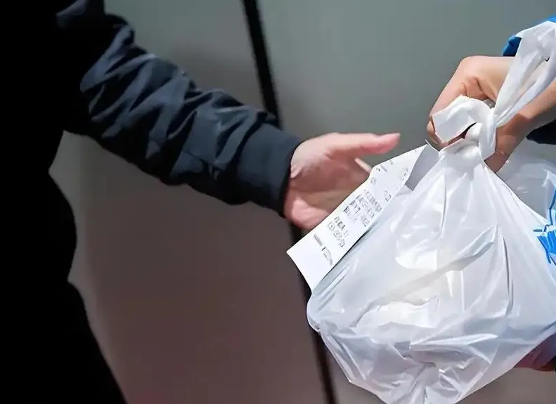 食材来源不明、操作环境差……无堂食更要有规范