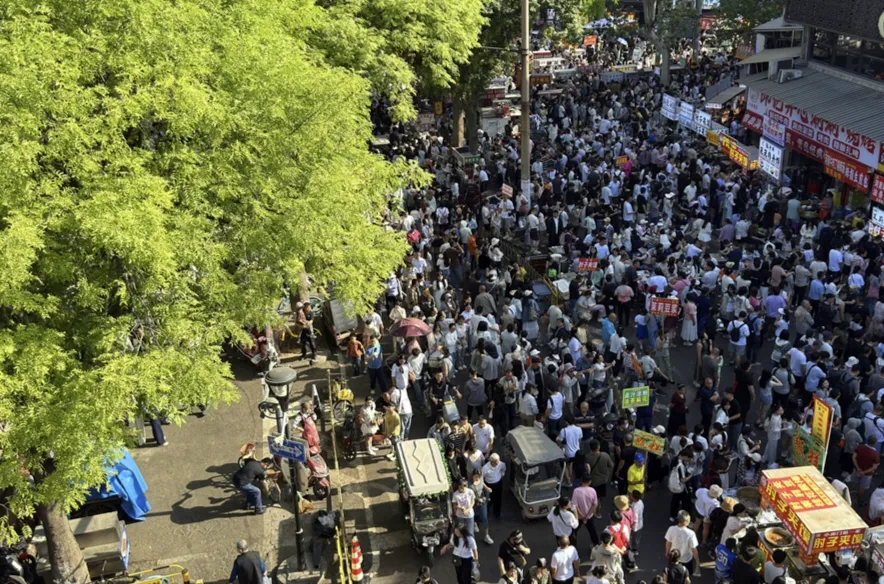 西安小南门早市寻味城墙根下的美食世界