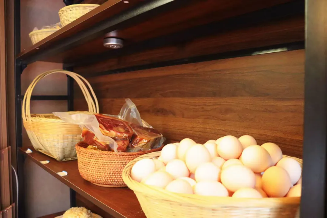 云南曲靖山珍鲜鸡火锅,原汁原味加配菜好吃极了,周末小聚享实惠!