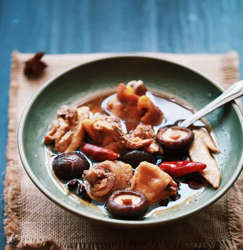 当餐现做小鸡炖蘑菇，鲜美“山珍”带回家