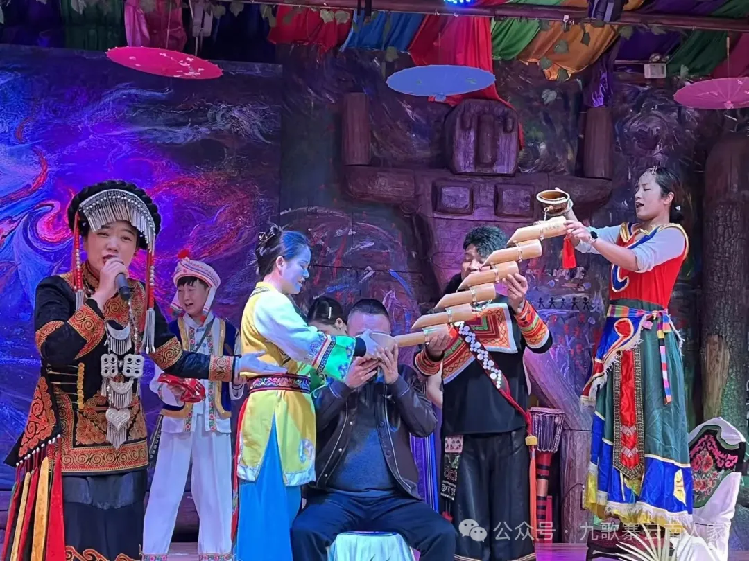 云南人家九歌寨双鲜宴：山珍鲍鱼“清蒸桂鱼”一口尝尽“山海之鲜”