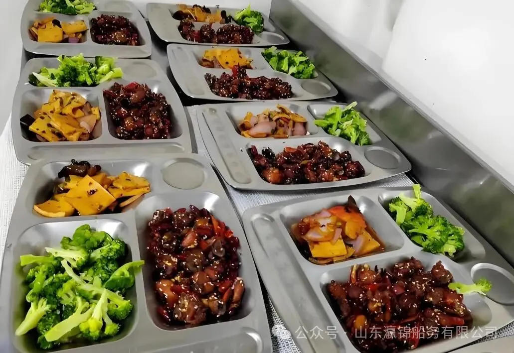 船舶“营养师”远洋大厨如何用有限食材守护全船健康？