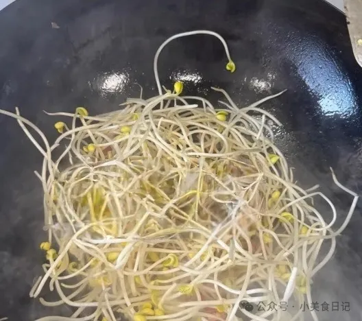 食材常见,做法简单,好吃又好上手的豆芽炒牛肉!