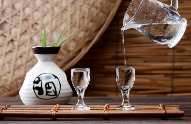 白酒正在补餐饮十年的课