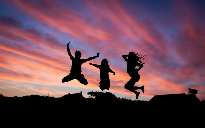 餐饮网2025年终盘点：Z世代情绪价值崛起与场景创新浪潮