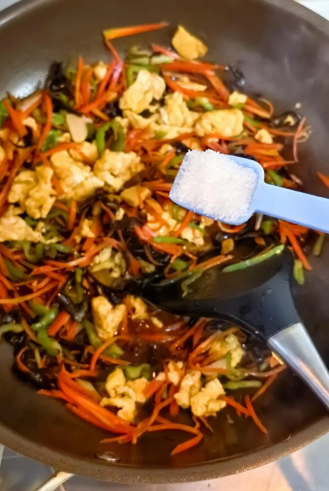 食材简单,百吃不厌,大火一炒就上桌的鱼香鸡蛋