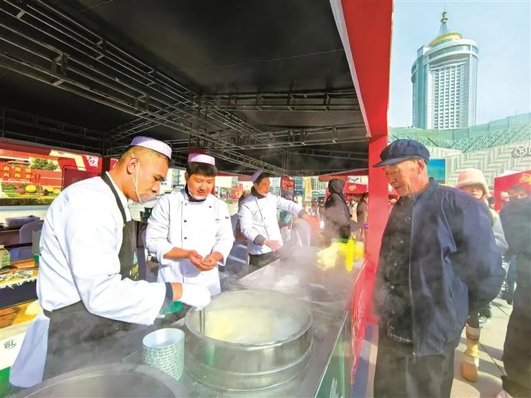 从寻味黄河之滨到香飘世界餐！兰州牛肉拉面跨界融合焕新颜