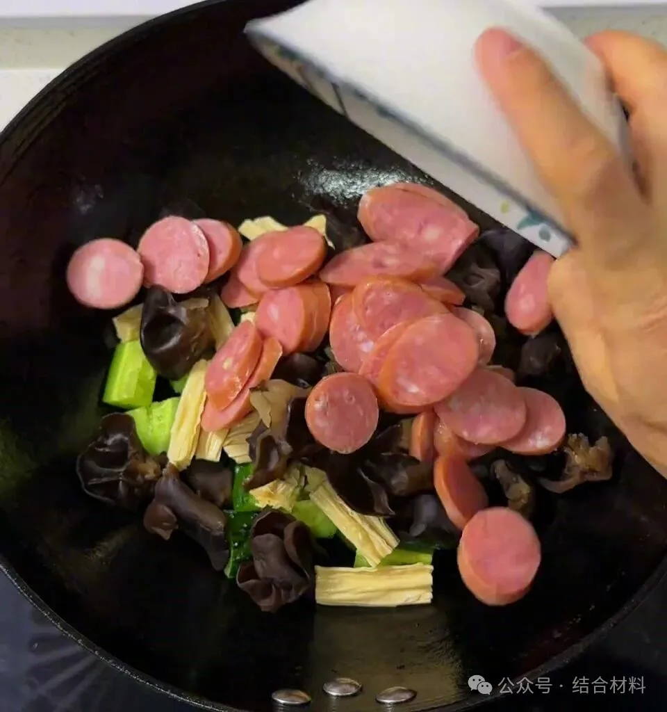 过年必做的凉拌菜,8样食材往一起拌,香得迷糊!