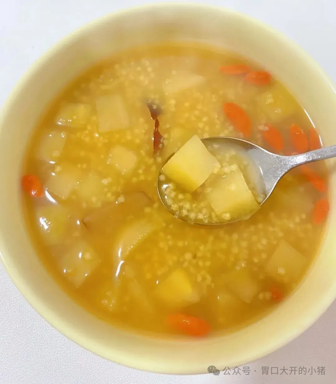 苹果和这些食材同煮,每天喝一碗,改善睡眠、提亮气色!