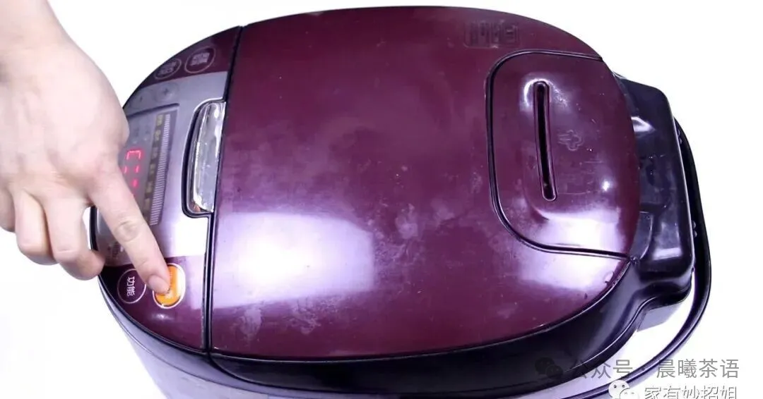 电饭锅版懒人焖饭,食材用料都简单,有肉有菜又节省时间