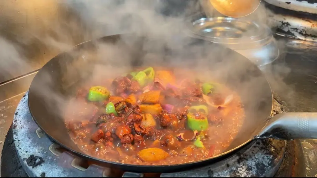 冬日宝藏小城洛宁的美味，一锅滚烫的摇滚江湖