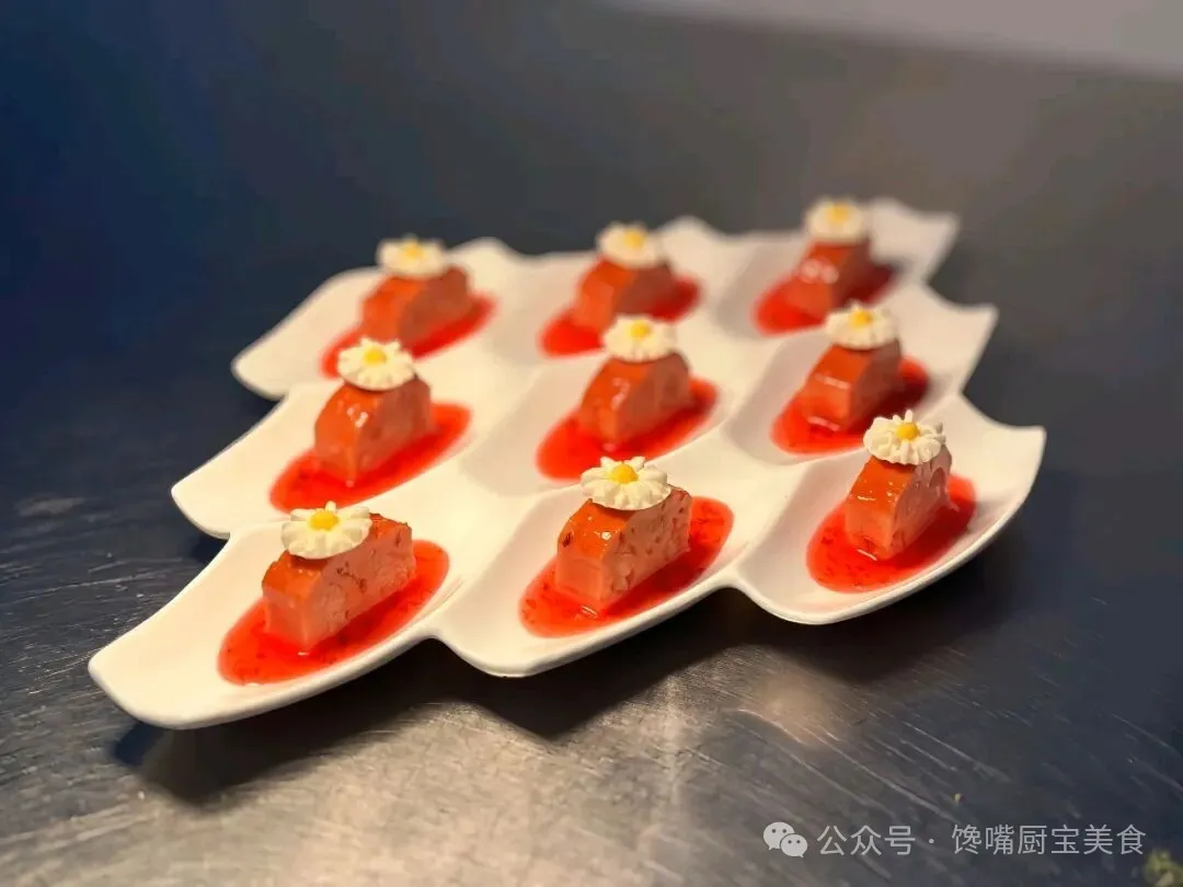 实拍高端冷菜摆盘封神现场!餐饮人必学的摆盘技巧,解决90%颜值痛点