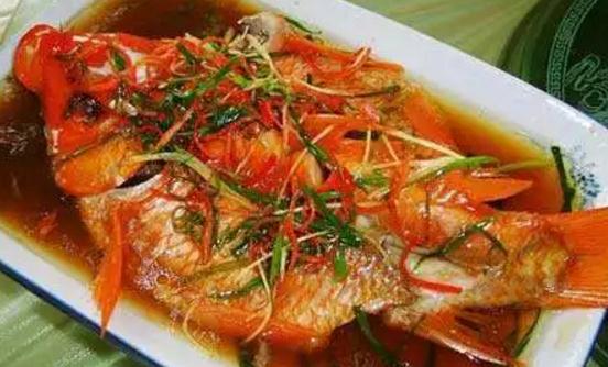 婺源美食糊豆腐、粉蒸肉与荷包红鲤鱼菜馆指南