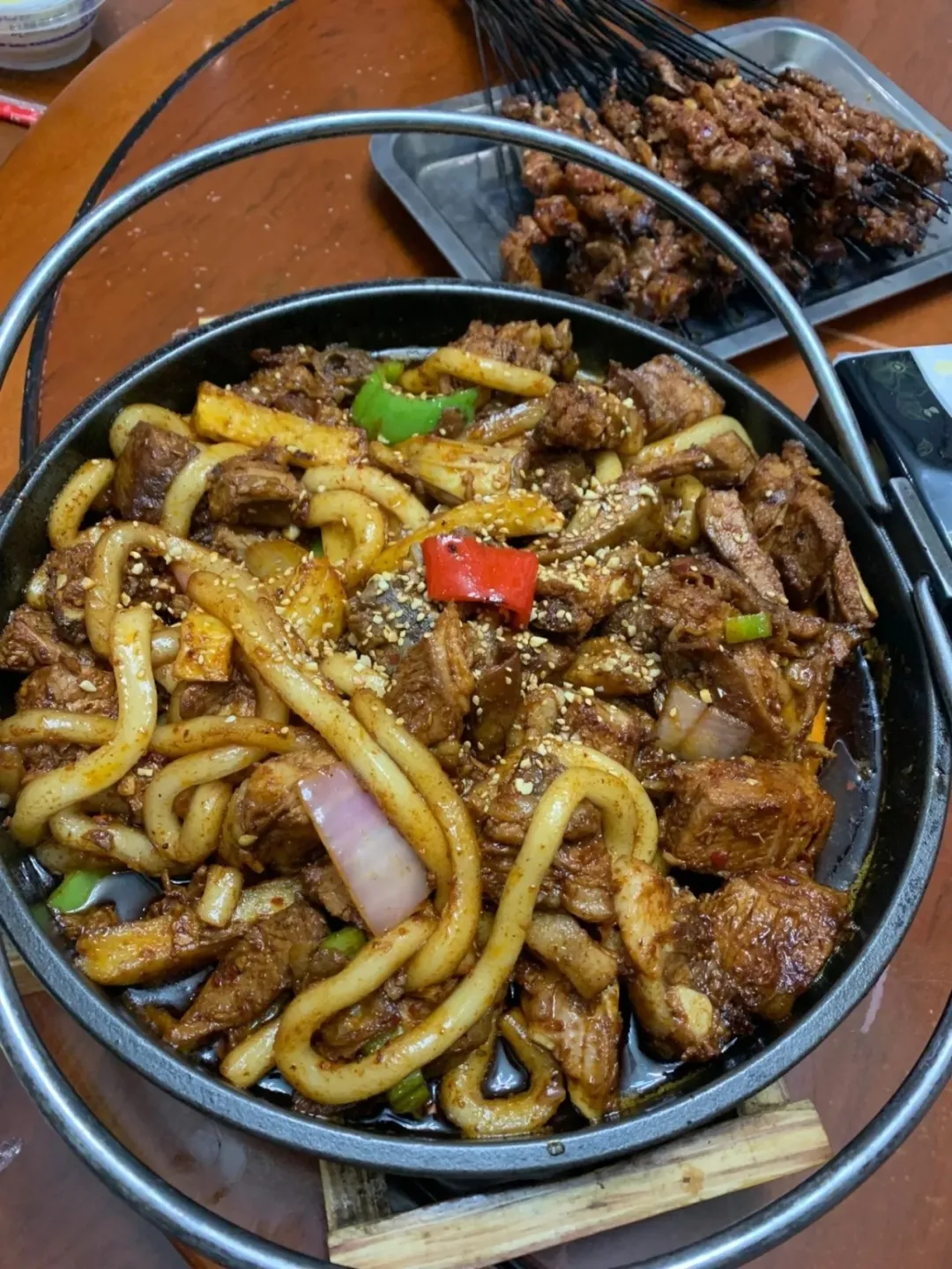 高原西宁的舌尖盛宴与夜市烟火