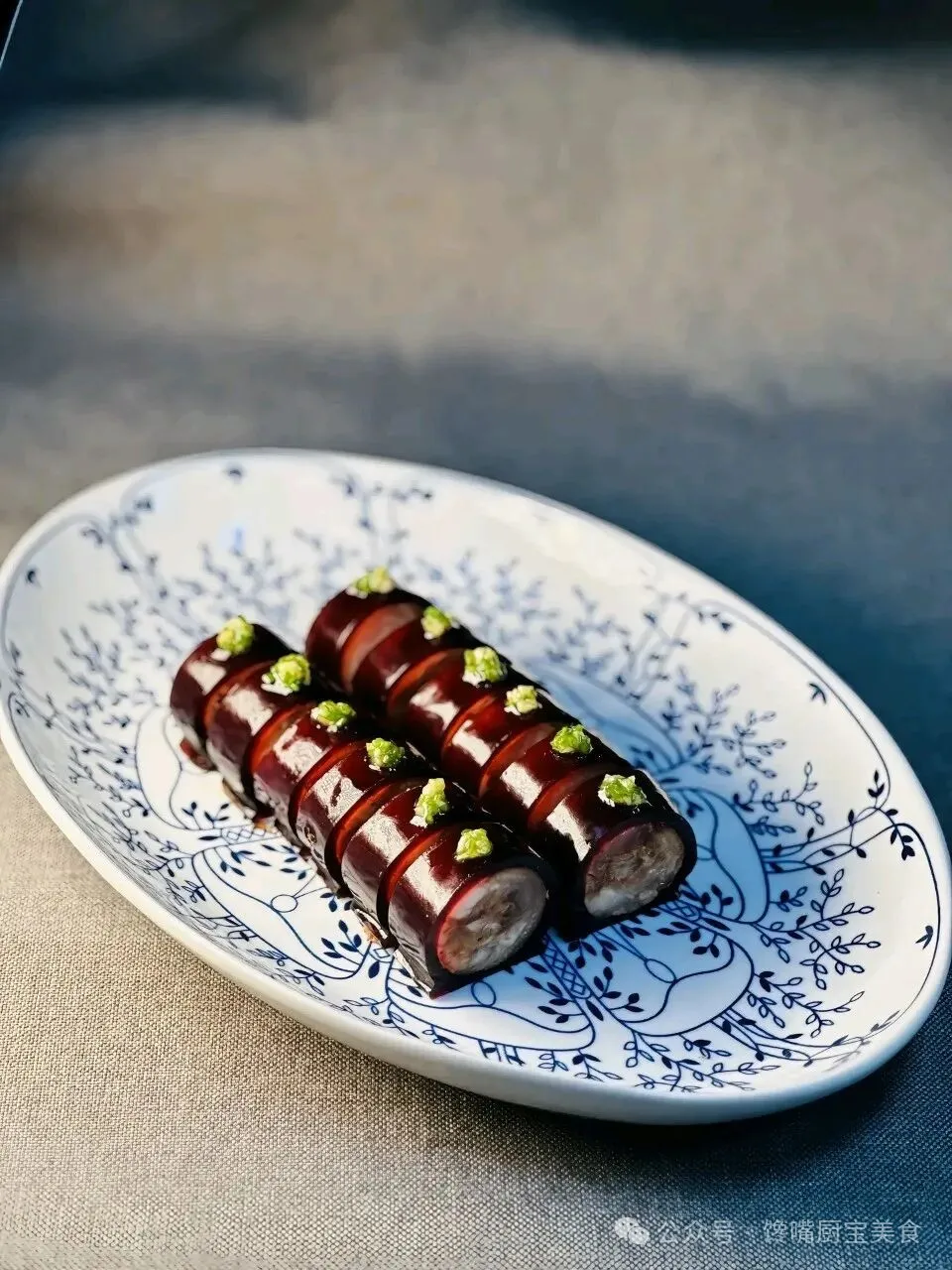 实拍高端冷菜摆盘封神现场!餐饮人必学的摆盘技巧,解决90%颜值痛点