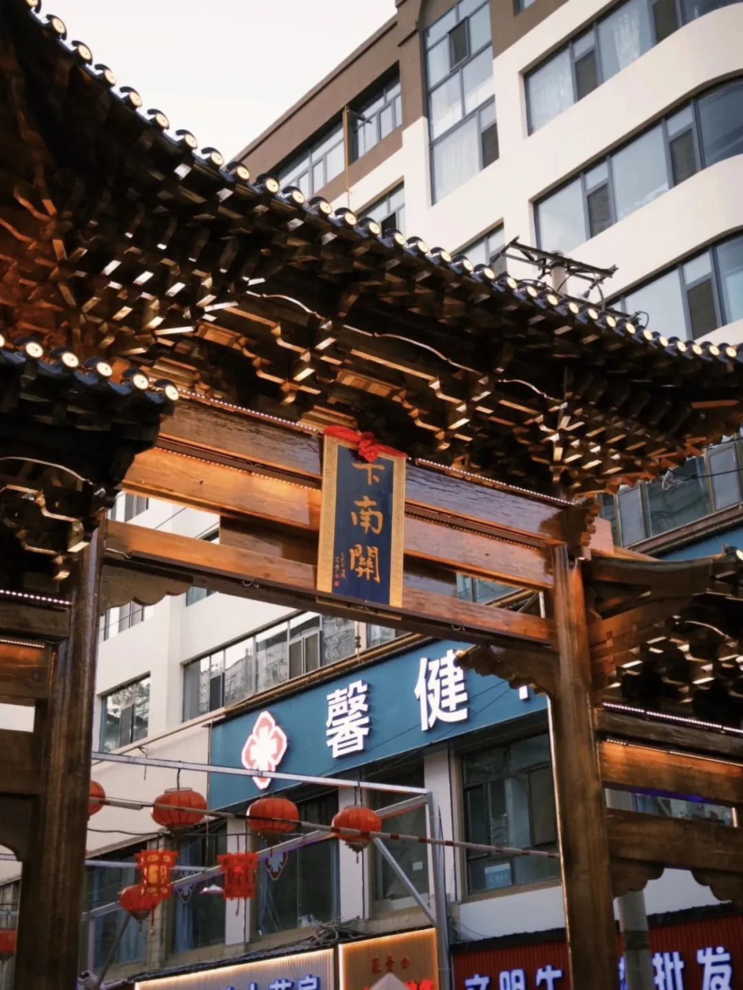 高原西宁的舌尖盛宴与夜市烟火