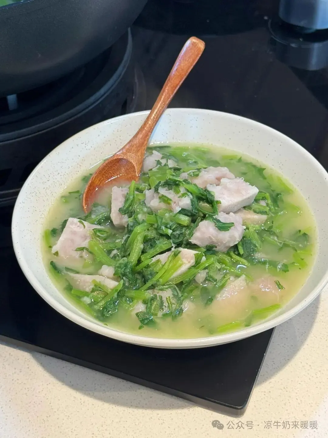 茼蒿和芋头是绝配，5块钱的食材吃出了星级酒店的味道