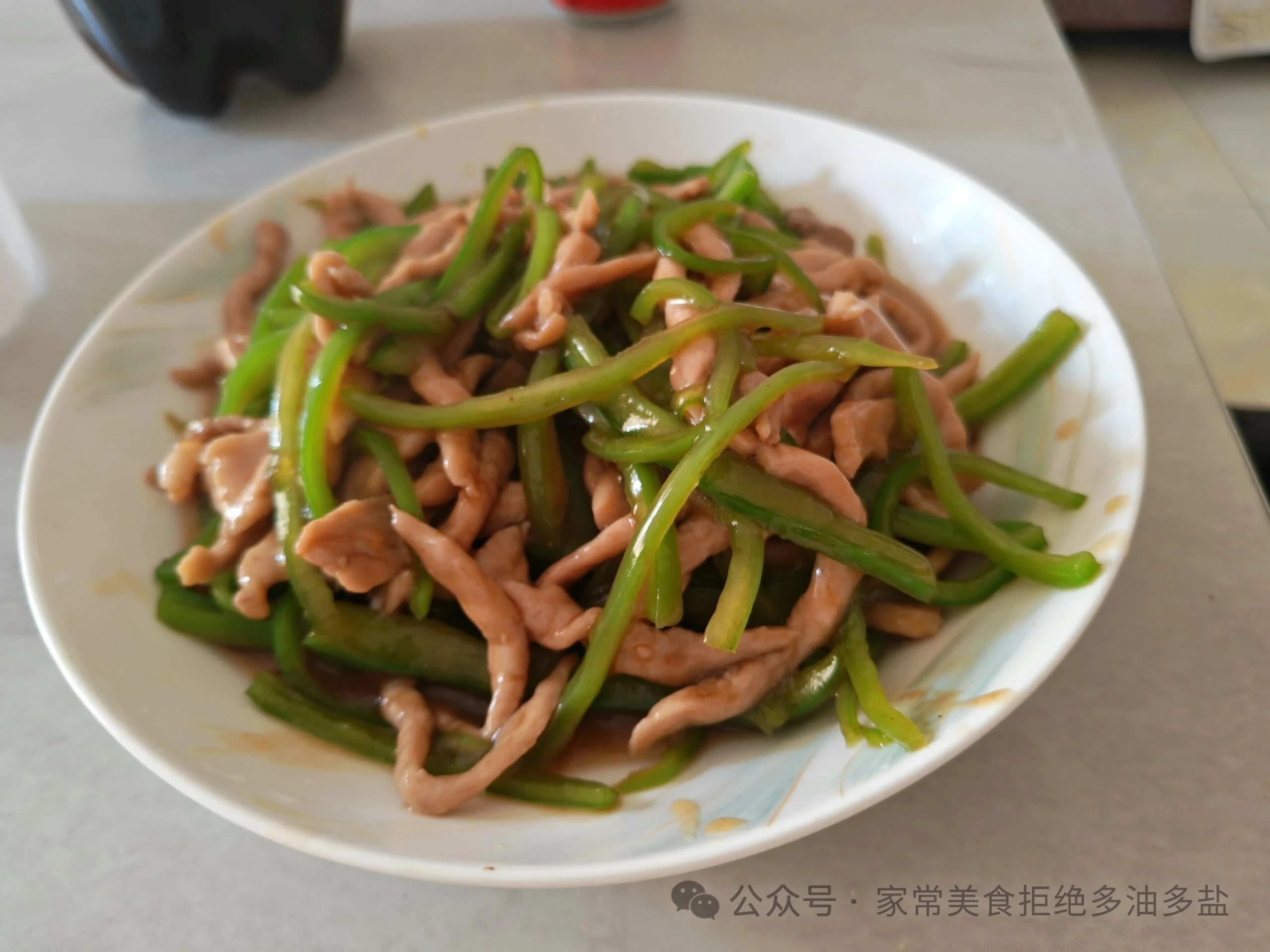 当餐食材调料简单，厨房小白也会做的尖椒肉丝