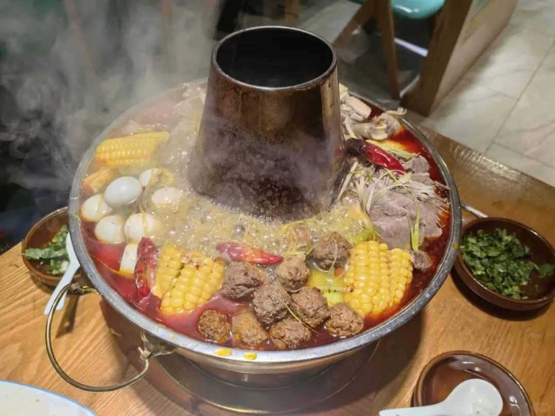 高原西宁的舌尖盛宴与夜市烟火