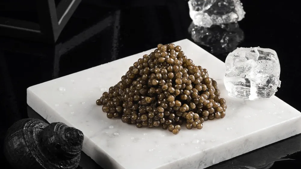 从“顶级食材”到“地摊小吃”，中国人凭啥把鱼子酱拉下神坛？