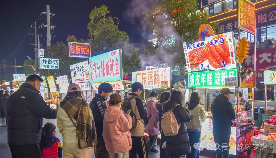 夫妻档小吃摊年进账超百万元，网友评论区炸锅！