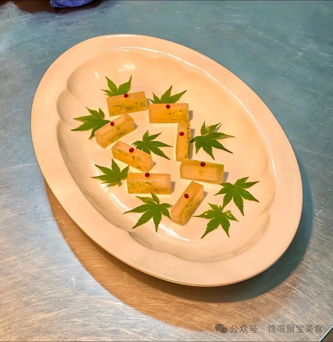 实拍高端冷菜摆盘封神现场!餐饮人必学的摆盘技巧,解决90%颜值痛点