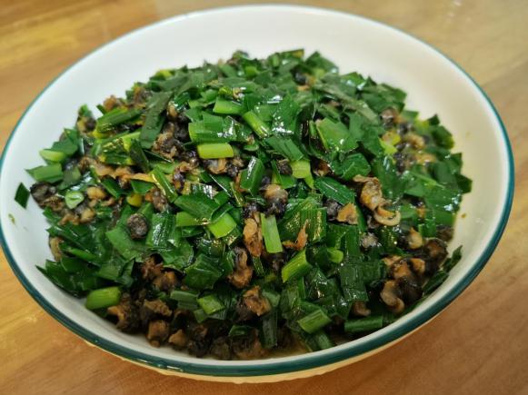 当餐现做韭菜炒螺蛳肉，刻在烟火里的乡野本味