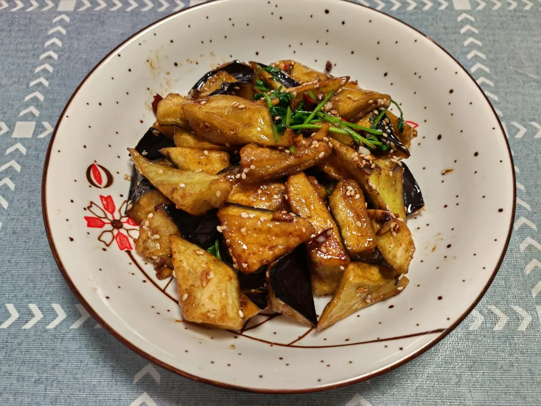 如果你喜欢吃辣，可以试试这道风味茄子