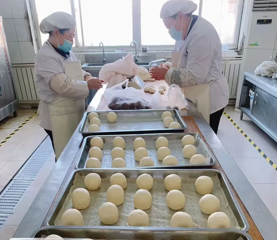 当餐央厨策马启新程，年味藏食间