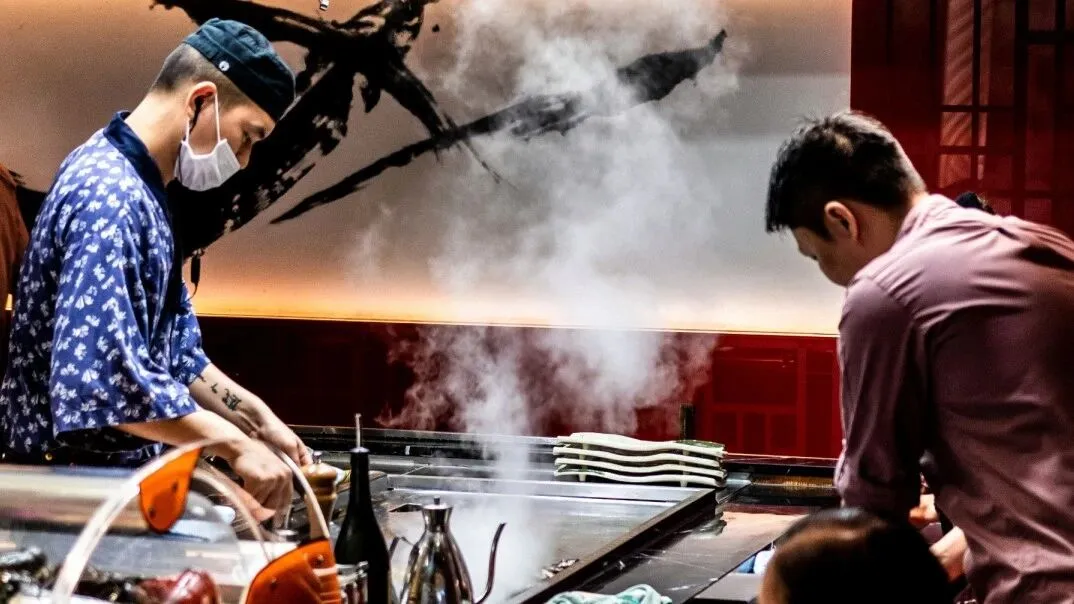 从千元日料到麻辣烫,板前模式是餐饮内卷解药,还是形式自嗨?