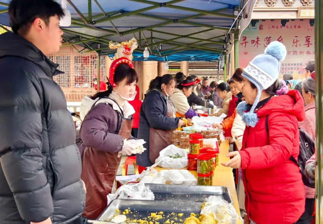 建宁非遗集市暨新春送春联活动温情启幕