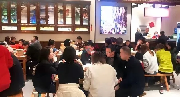 风向变了！餐饮巨头集体“下乡”，抢红利？