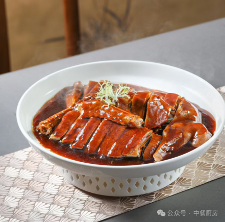 当餐酒楼旺销招牌菜,老客回头率高