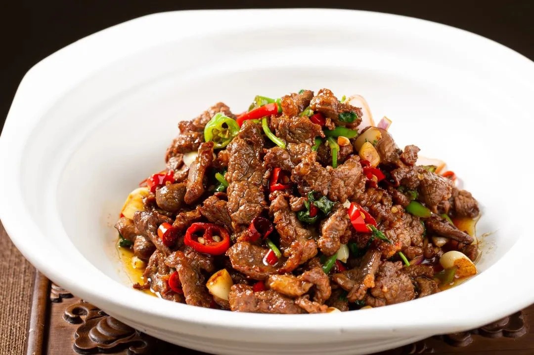 当餐酒楼热卖融合菜,选料严格把关