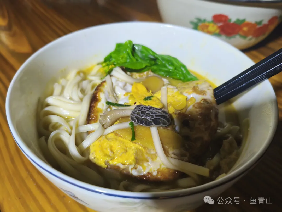 柴火铁锅吃山珍,从采摘到烹饪,只余满嘴鲜