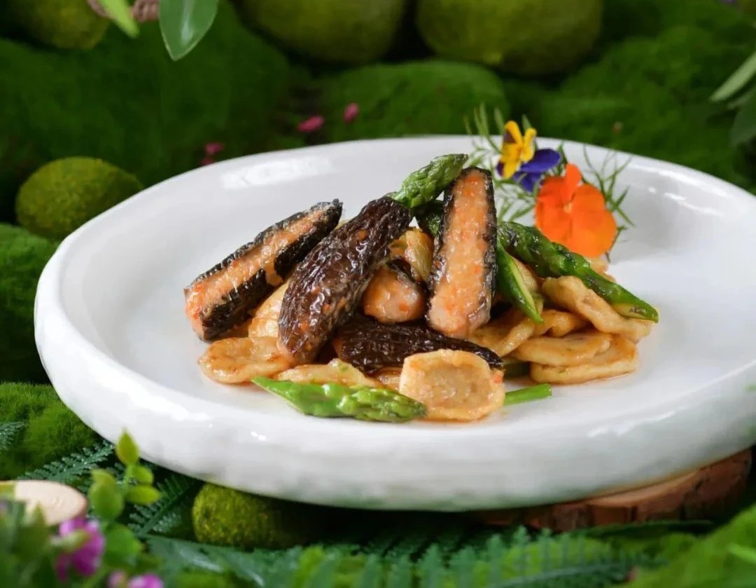 当餐酒楼热卖融合菜,选料严格把关