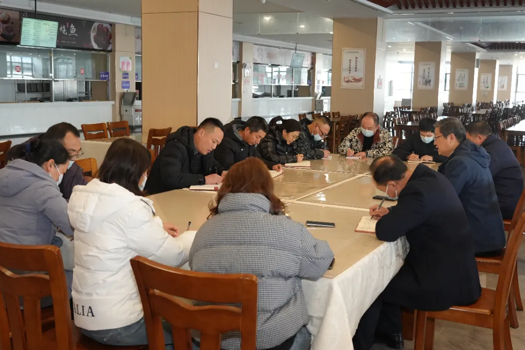从后厨到餐桌的守护“地毯式”排查，只为师生吃上放心餐